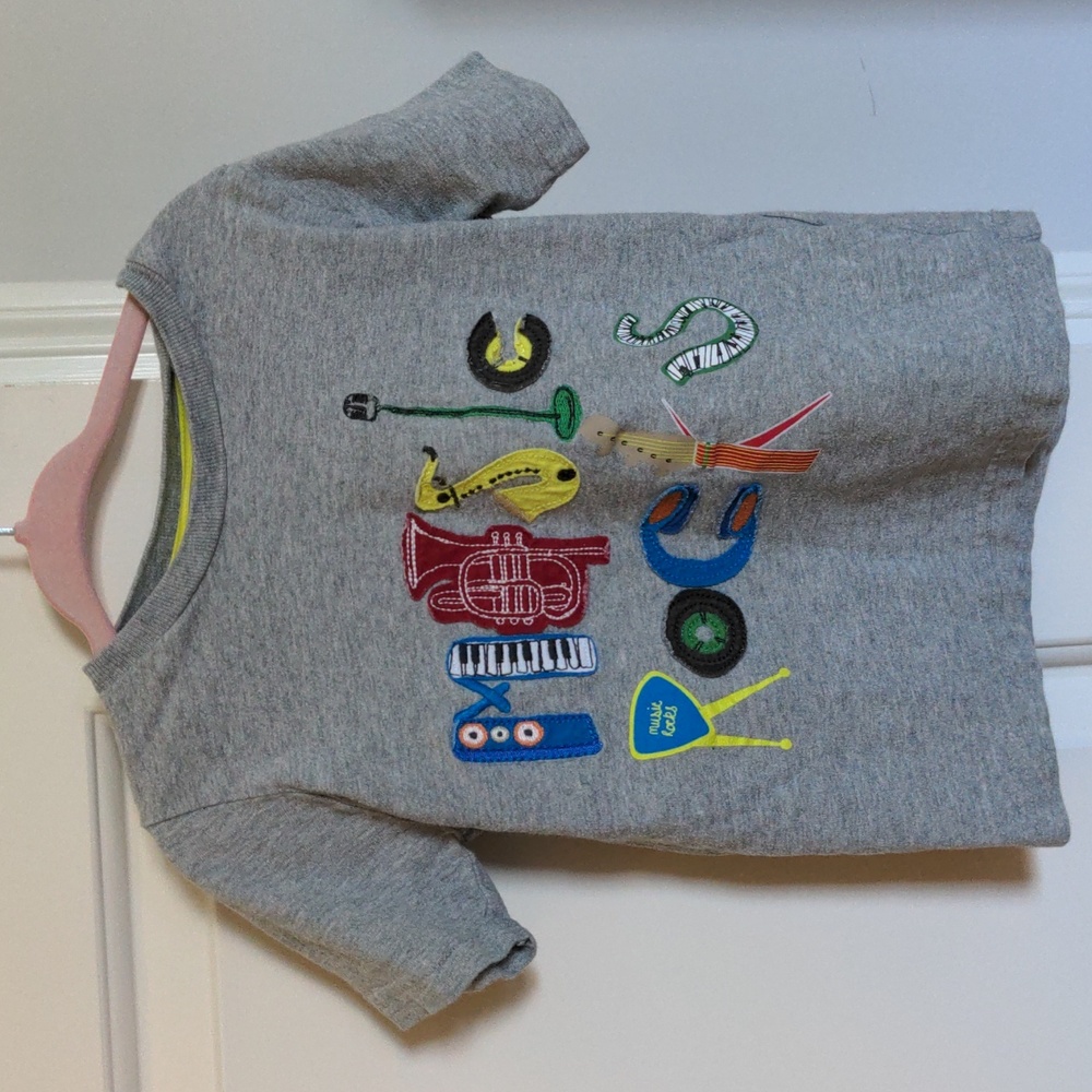 Music rocks tee